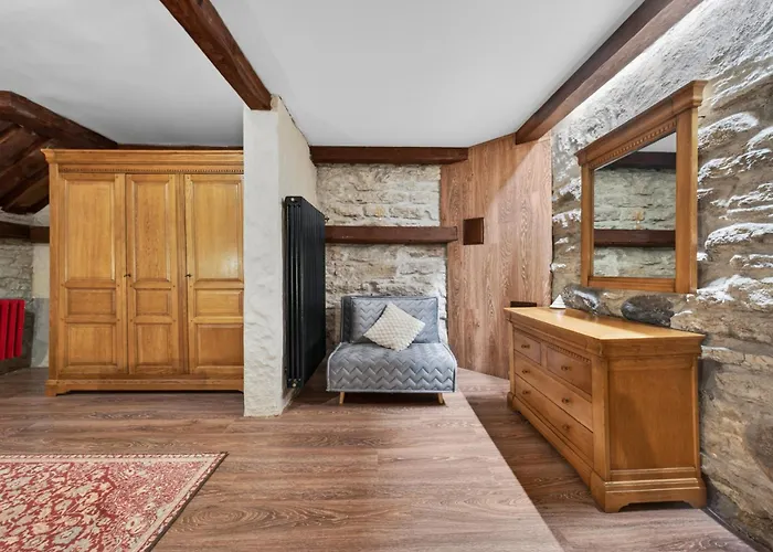 Old Town 60m2 On 2 Floors Next To Town Hall Апартаменти