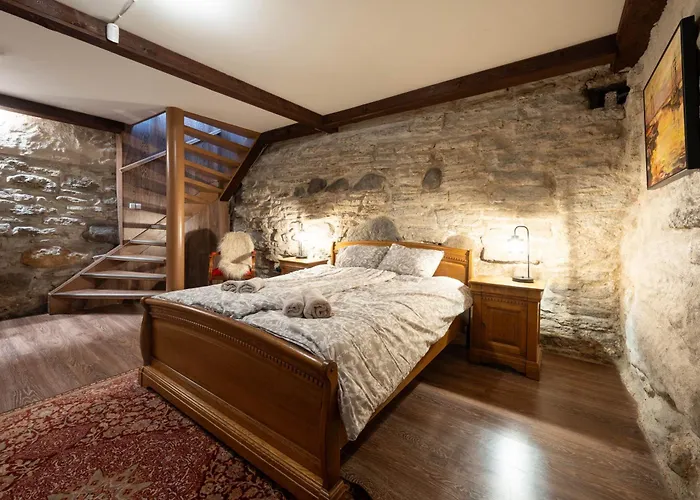 Old Town 60m2 On 2 Floors Next To Town Hall Apartman